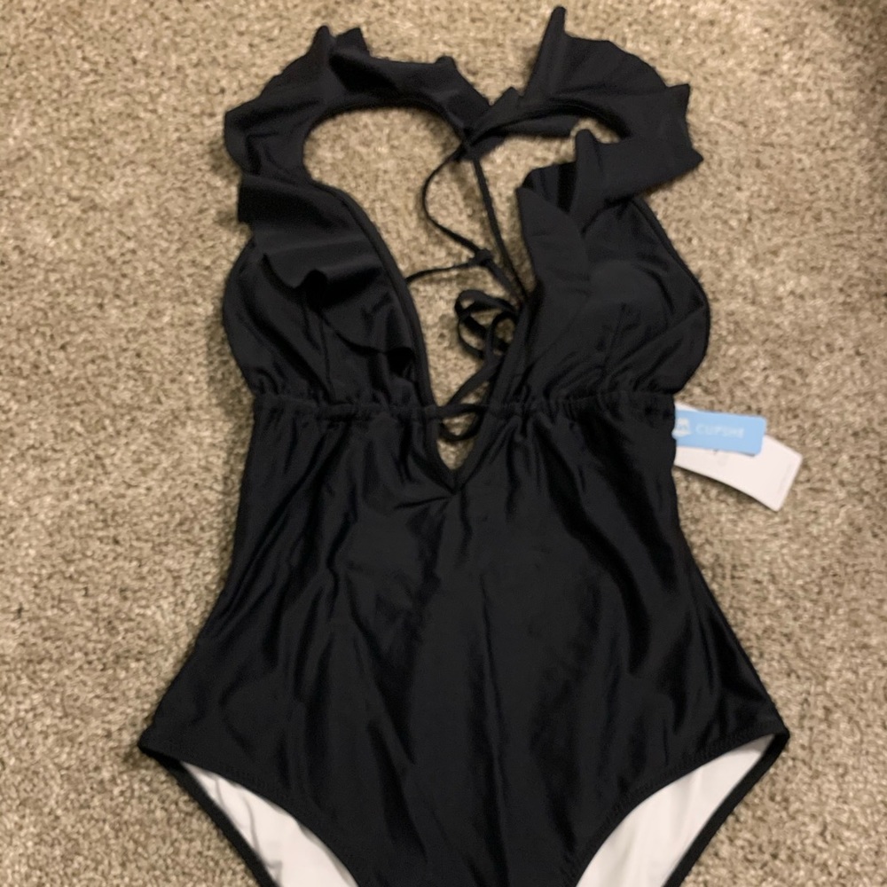 Cupshe Ruffle One-piece bathing suit